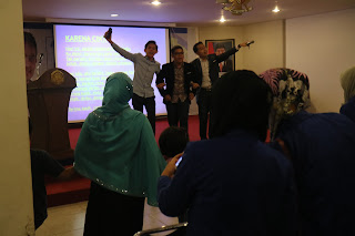 Motivator Indonesia Kautsar Management Edvan M Kautsar Memberikan Training Motivasi Be A Passionpreneur dan Bahagia Bekerja-bekerja Bahagia untuk 1.200 Mahasiswa Politeknik Harapan Bersama Tegal