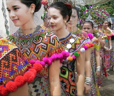 [Image: dayak+girls.jpg]