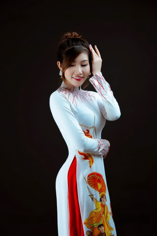 Áo dài trắng đón Xuân