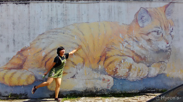 skippy giant cat street art penang