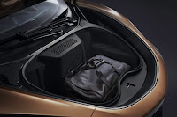 McLaren GT (2020) Front Luggage Compartment