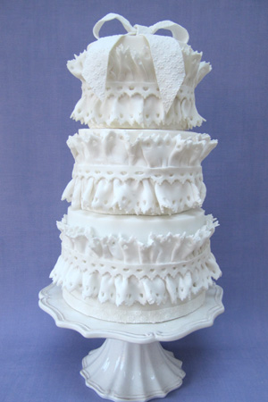 pearls and laces wedding cakes