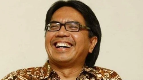 Dosen UI Ade Armando merespons pendapat yang muncul di sosial media, yang menyebut jika Anies Baswedan menjadi Presiden, maka banjir di Jakarta mudah teratasi.