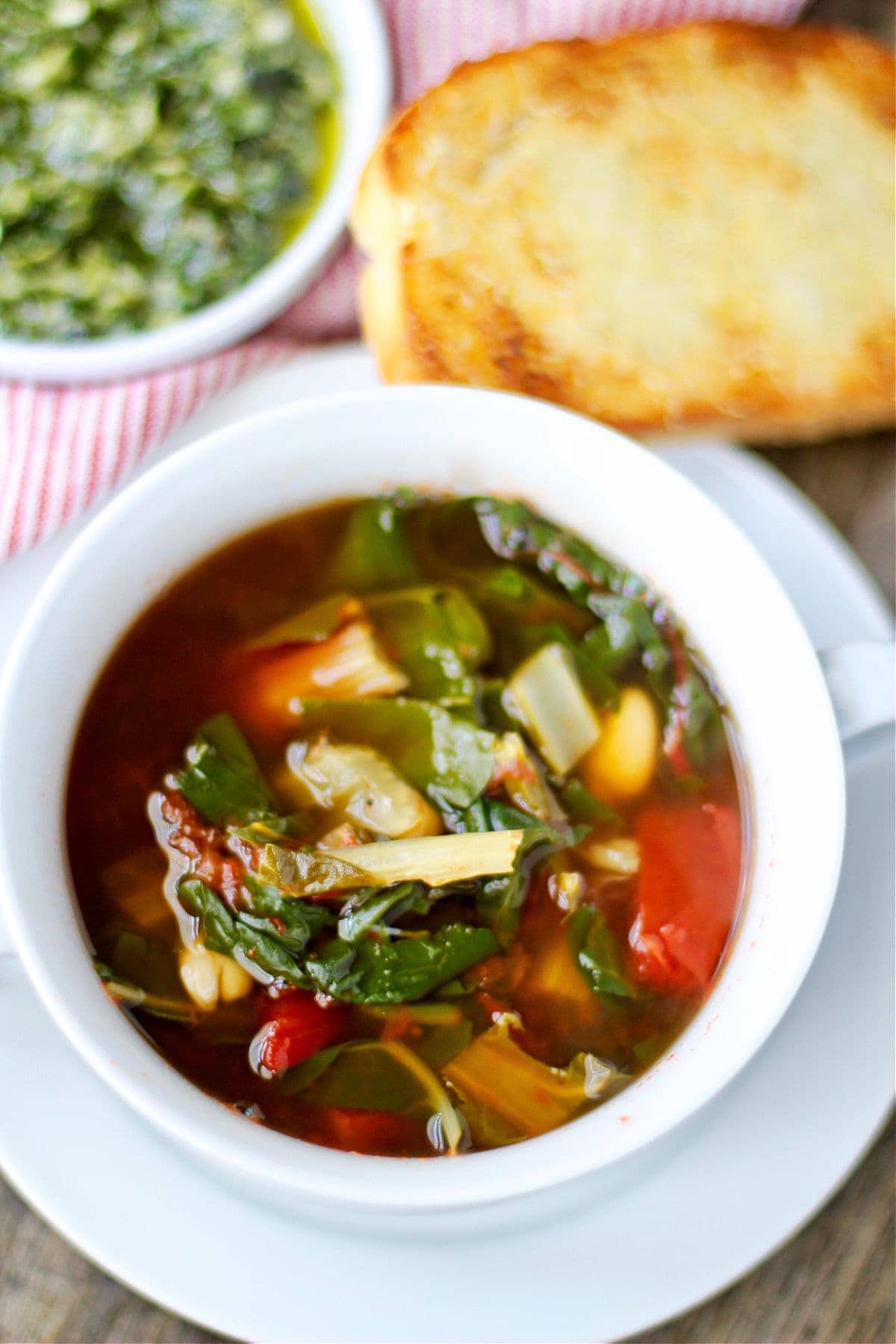 Pesto soup with bread.