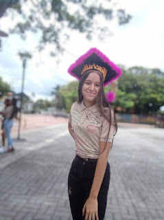 hermosa salvadoreña de campo graduada