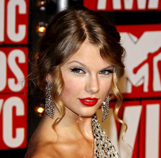 taylor swift eyeliner. And Taylor Swift says she