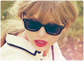 Taylor Swift - red lips, fringe Ray-Ban 