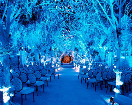 Candle is a great decoration for a winter wedding