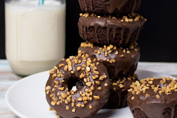 VEGAN DONUTS WITH CHOCOLATE GLAZE