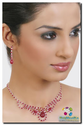 Necklaces for Women, Diamond Necklaces, Bead Neclaces Online