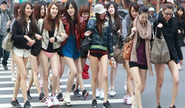 FOTO: Aksi Para Wanita Taiwan Tak Bercelana Demi 