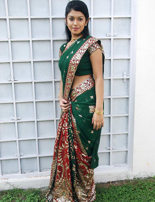 tollywood prathishta in green saree glamour  images
