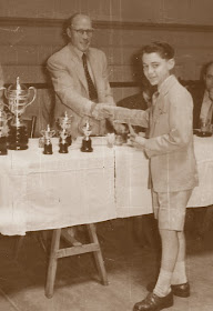 Antoni Puget, con su primer trofeo escolar