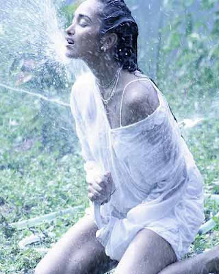 10 Hot Moments of Wet Bollywood