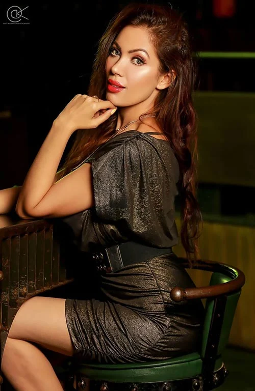 Munmun Dutta babita ji hot curvy short dress