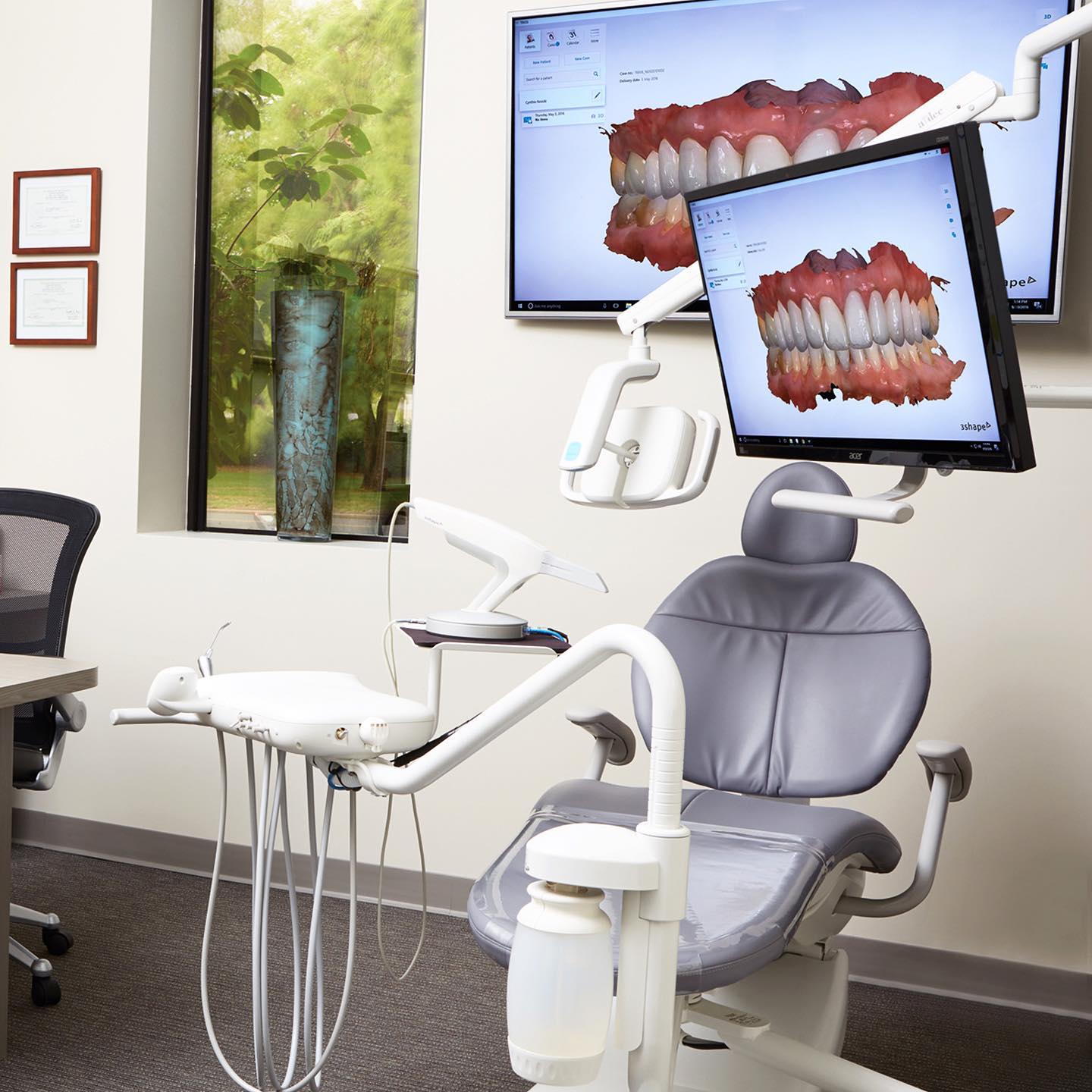 Urgent Dental Care in Hicksville