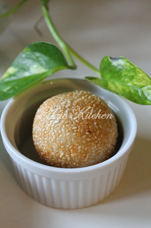 Kuih Bom Asli Berinti Kacang Hijau - Azie Kitchen