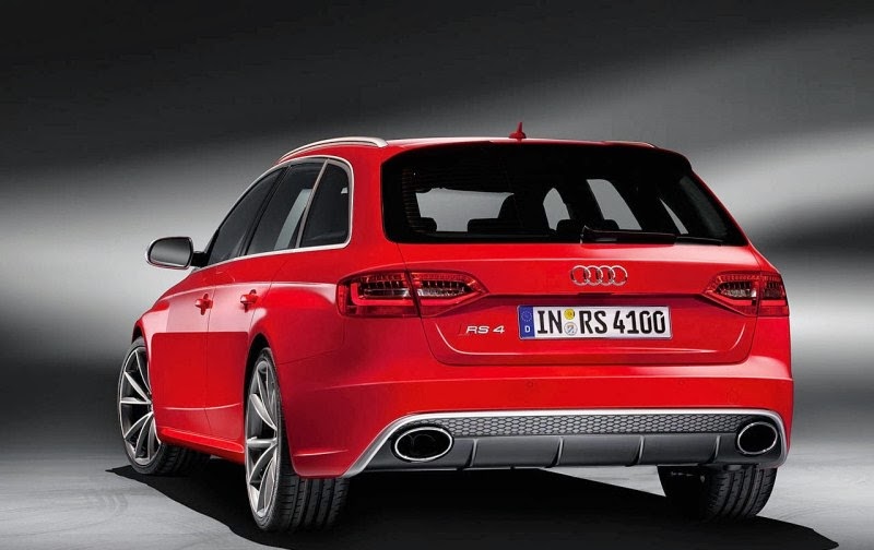 Audi RS4 Avant Interior And Exterior Pictures