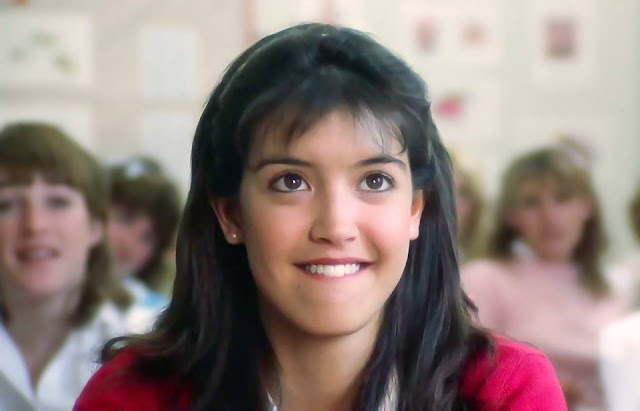 Phoebe Cates Profile pictures, Dp Images, whatsapp, Facebook, Instagram, Pinterest