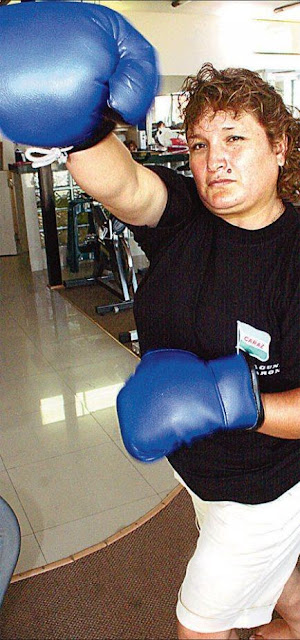 Foto de Abencia Meza con guantes de box