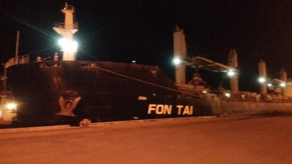 Melanggar Hukum Polisi Tangkap Kapal Berbendera Hongkong di Pelabuhan Indah Kiat Cilegon