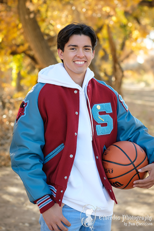 professional photo of a high school senior outdoor location bosque Albuquerque