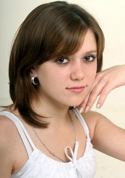 Medium Length Hairstyles For Teenage Girls With Round Faces Female Spots