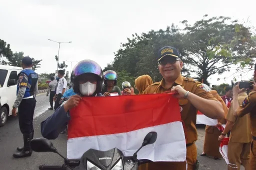 Wako Hendri Septa Dukung Gerakan Pembagian 10 Juta Bendera Merah Putih