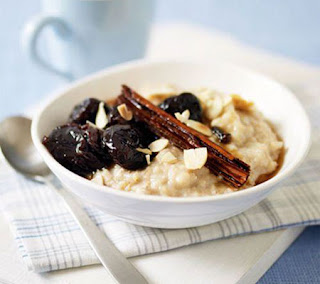 Porridge with prune compote