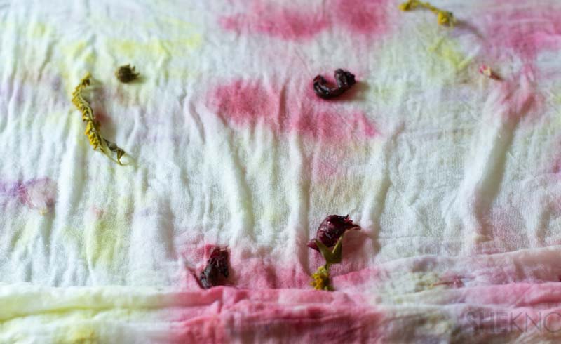 How to Use Flowers to Tie-Dye Fabric