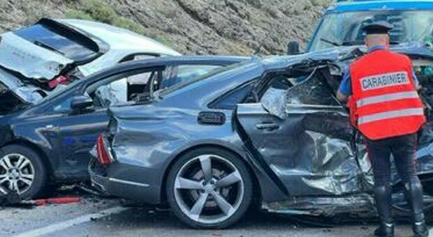 Dramma nel Foggiano, si schianta contro auto durante sorpasso: muore 27enne