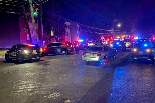2 Police Officers Are Killed in Connecticut Shooting