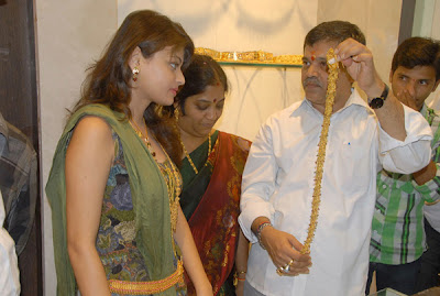 Sneha Ullal at Kubera Jewellery Launch - Sneha Ullal Latest Pics at Kubera Jewellery Launch