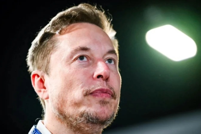 X CEO Elon Musk durante a Cúpula de Segurança de Inteligência Artificial do Reino Unido em Bletchley Park, no centro da Inglaterra, em 1º de novembro de 2023 | Leon Neal/AFP via Getty Images