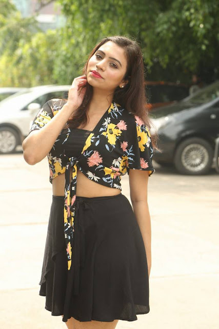 Priyanka Raman cute cleavage pics