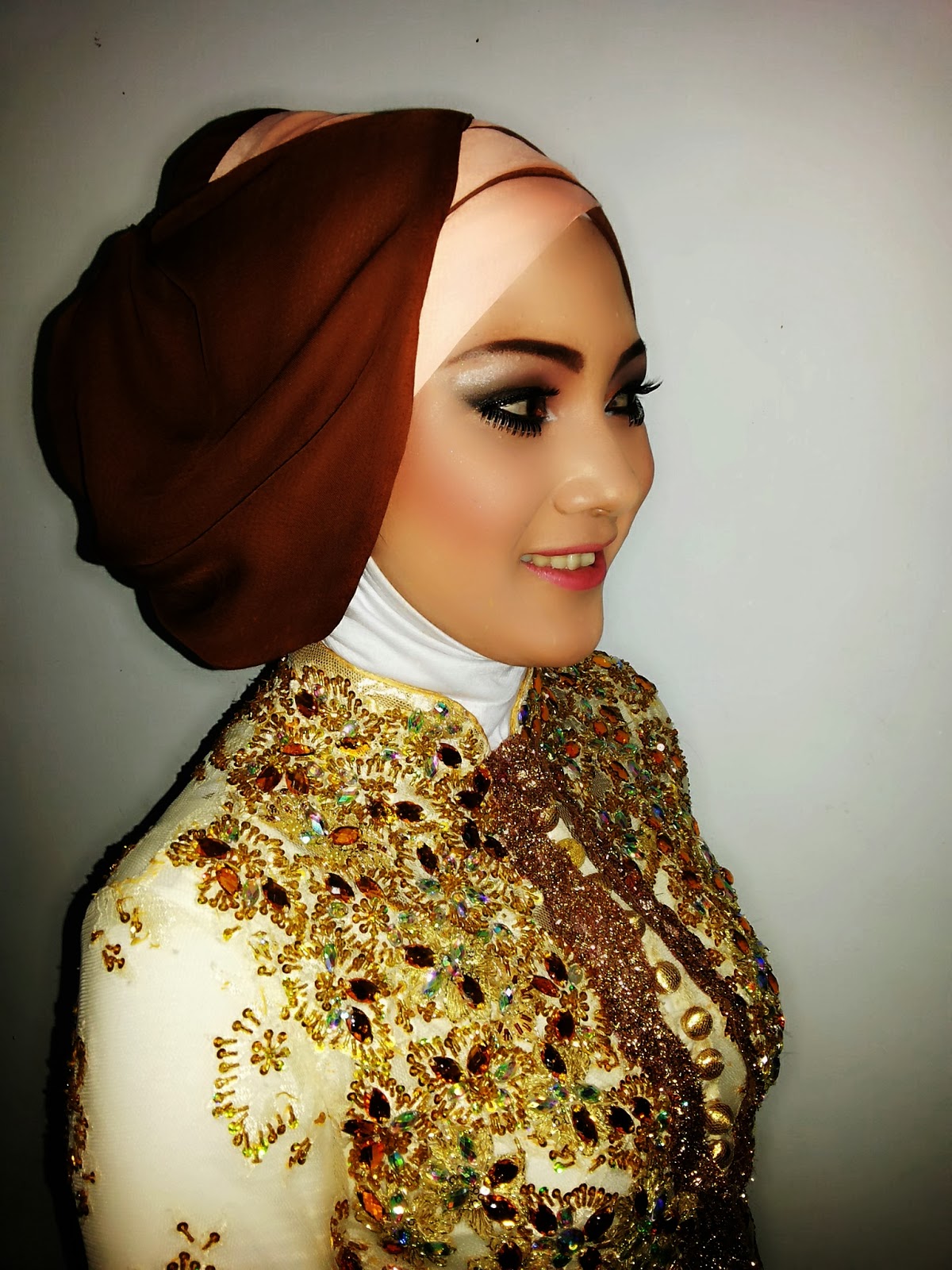 SARI MODERN MAKEUP  MAKEUP LAMARAN 