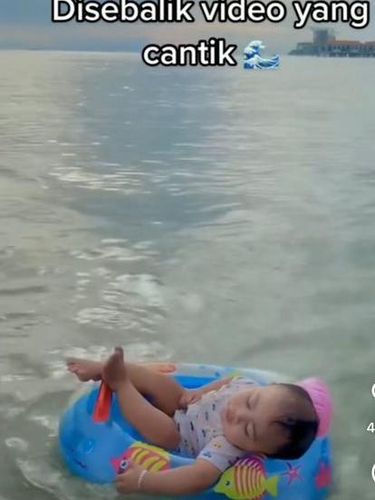 Beredar viral seorang bayi yang sedang tidur pulas seperti di tengah laut jadi sorotan warganet. Foto: Dok. Mstar.