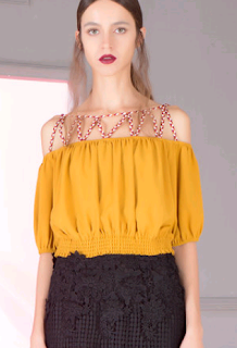 https://www.stylewe.com/product/casual-half-sleeve-paneled-cropped-top-45757.html