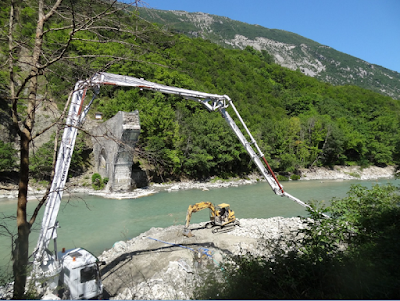 «Ριζώνει» ξανά το γεφύρι της Πλάκας