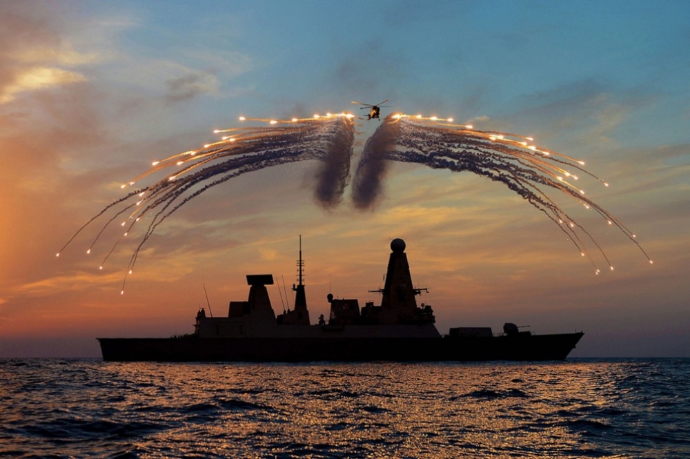 The 100 best photographs ever taken without photoshop - The Royal British Navy puts on a show