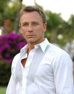 Popular Actor Daniel Craig Latest HD wallpapers 2012