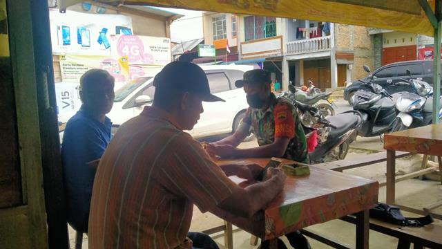 Lewat Komunikasi Sosial Personel Jajaran Kodim 0207/Simalungun Berikan Himbauan Patuhi Protokol Kesehatan Kepada Warga