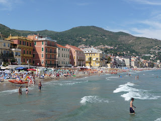 www.alassio.mobi/de/ Alassio, Blumenriviera, Ligurien, Italien, Hotels, Ferienhäuser, Camping Urlaubswohnungen, Urlaubs Villas, Urlaubshäuser & Apartments, Familiencampings, Flugtickets, Strandhotels Alassio Günstige Hotels Alassio 4 Sterne Hotel Alassio 3 Sterne Hotel Alassio 5 Sterne Hotel Alassio Hotels am Strand Alassio Familien Hotel Alassio Romantik Hotel Alassio Budget Hotel Alassio Luxus Hotel Alassio Design Hotel Alassio Last Minute Hotel Alassio  