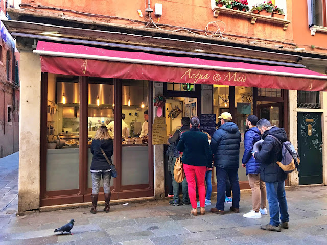 Gdzie zjeść w Wenecji i posmakować naprawdę dobrej włoskiej kuchni? Propozycja street food, na lunch i przekąskę, a także na wieczorną kolację przy butelce wina.