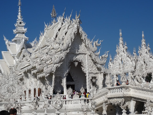 white temple wat rong khun chiang rai thailand