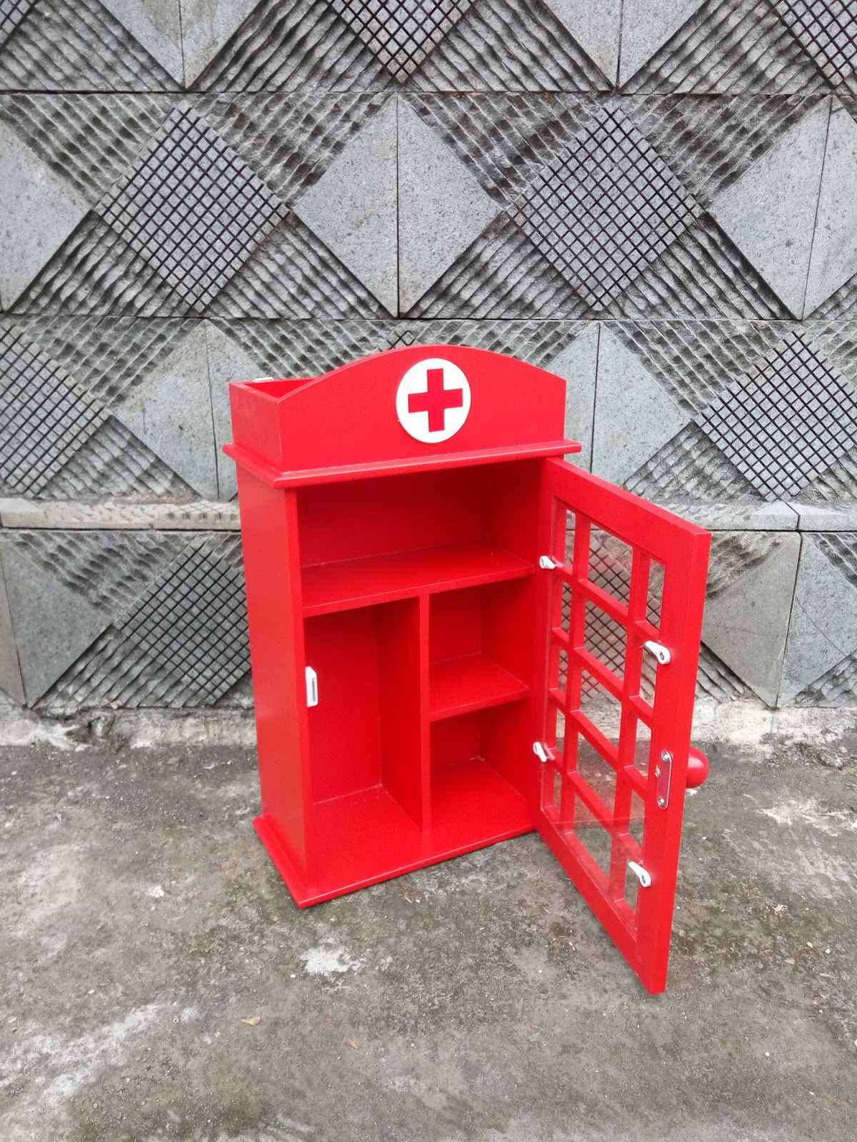 SIMPLE MEJA BELAJAR ANAK Kotak  Obat  Phonebox London