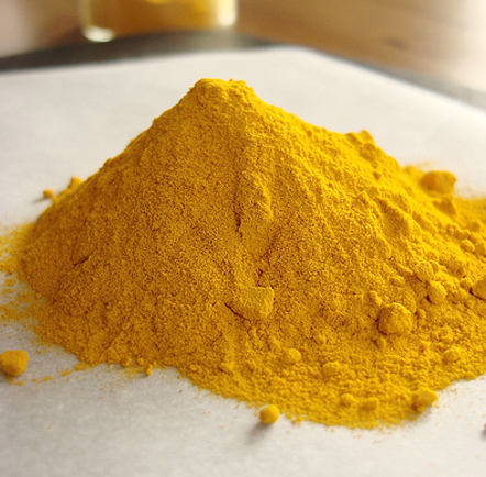 Turmeric paste for pimples