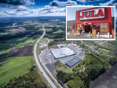 Flygbild över Tanum shoppingscenter med ingången till en Jula-butik infälld i bilden.