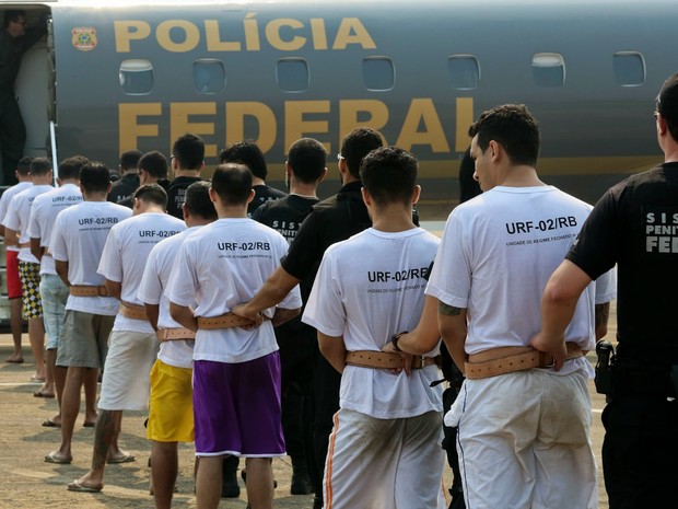 Resultado de imagem para ApÃ³s ataques, CearÃ¡ faz 20 transferÃªncias para presÃ­dio federal de MossorÃ³