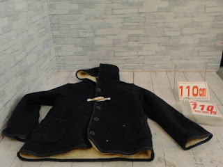 中古品　子供服　１１０ｃｍ　ブラック　フード付きアウター　１１０円